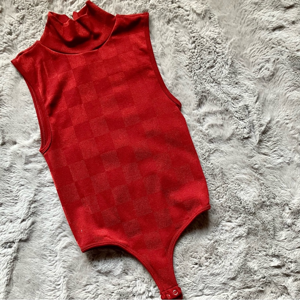 Vintage red sleeveless turtle neck thong bodysuit flattering bodycon style M/L